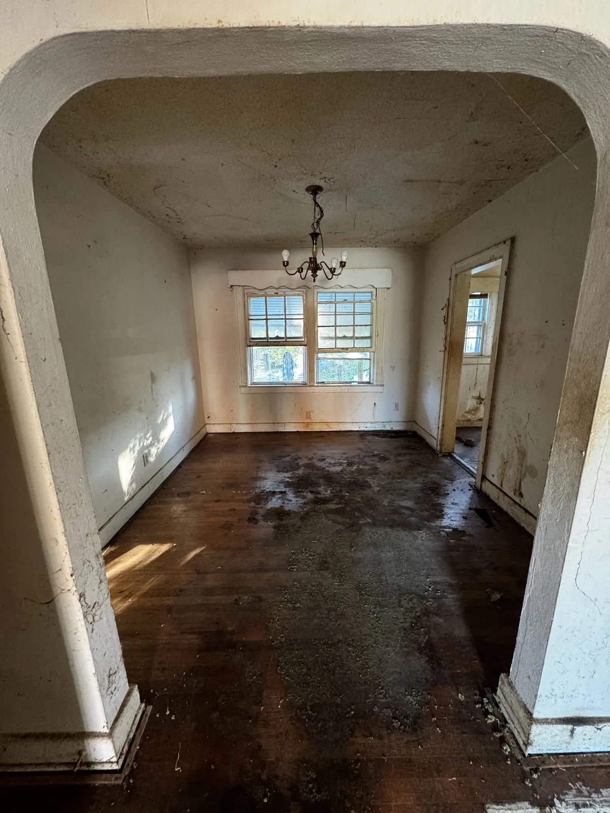 Dining room at 2202 Chamberlain Ave before restoration